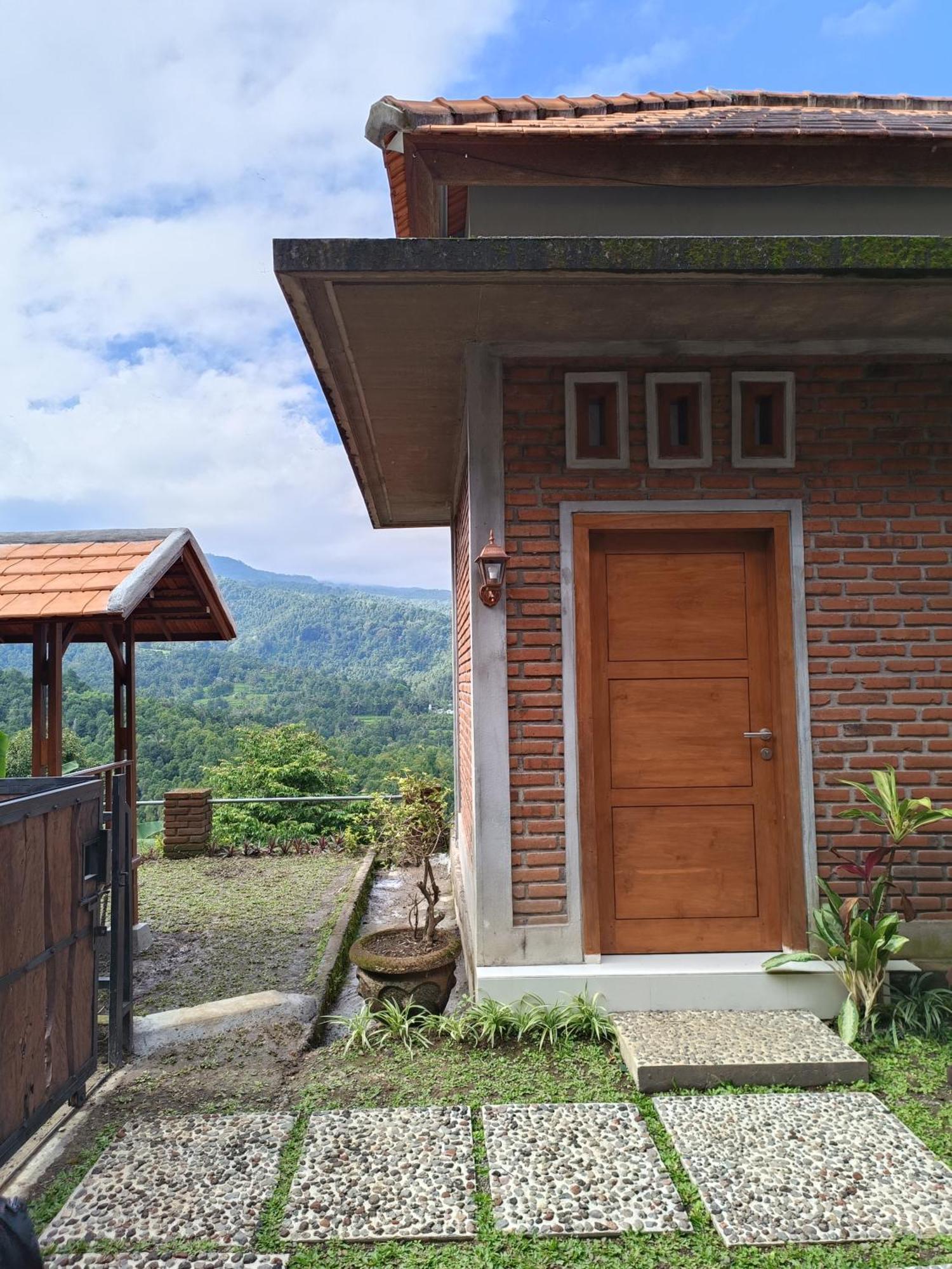 Made Oka Homestay And Warung Munduk エクステリア 写真